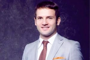 DR. VÜQAR ƏLƏKBƏROV
