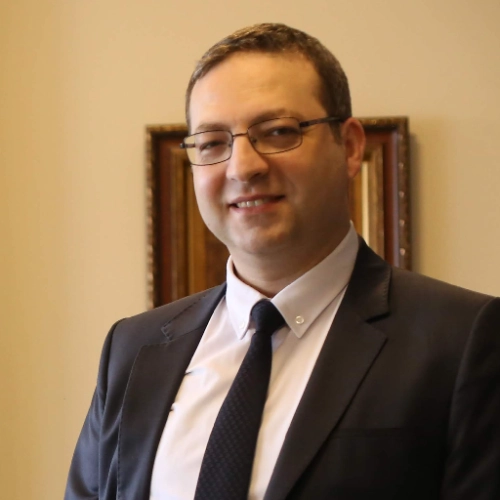 DOS. DR. AVNİ TOLGA ERYILMAZ